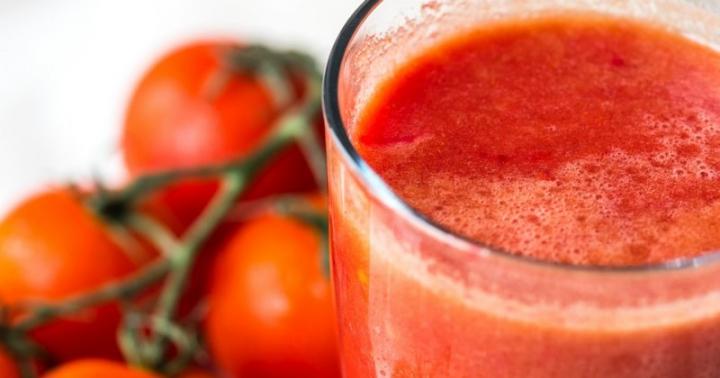 Com o que você pode beber suco de tomate? Suco de tomate para beber